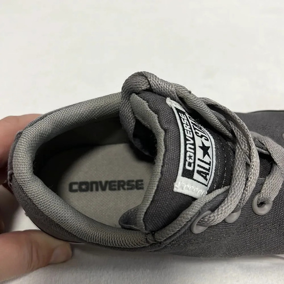 Converse || Junior Chuck Taylor All Star Classic Sneakers in Gray size 3. - Picture 7 of 9